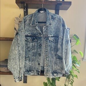 Vintage Guess Acid-Wash Blue Denim Jacket